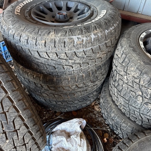 ハイラックス/プラド用タイヤホイールセット
 　275/70/R17 
