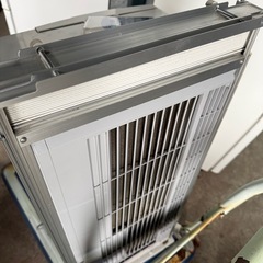 コロナCW-FA1618-WS(ｼｪﾙﾎﾜｲﾄ) ウインドエアコン 冷房専用 4～6畳用 マイナスイオン搭の画像