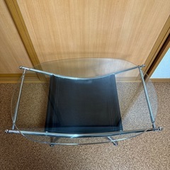 ガラステーブルの画像