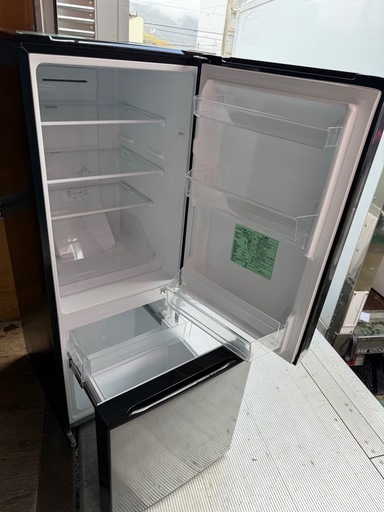 NO B870?福岡市内配送設置無料✨?REFAGE YRZ-F15LK 2ドア冷蔵庫 156L 右開き ブラック 2024年