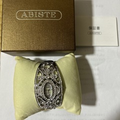 ABISTE 装飾的オーバルクォーツ腕時計の画像