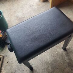 ピアノ椅子の画像