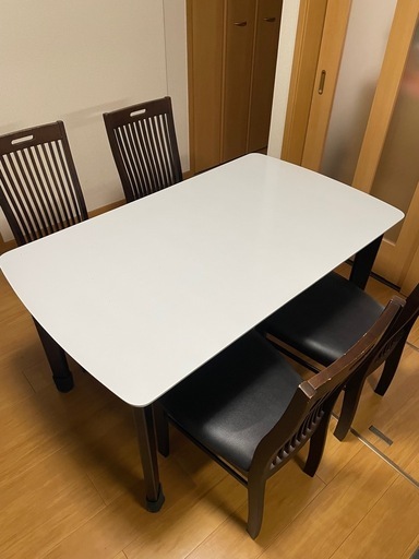 【決定、引き取り待ち】ダイニングテーブル135×80cm＋チェア4脚セット／1階搬出