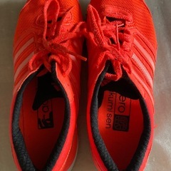 adidasランニングシューズの画像