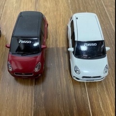 ミニカー2台の画像