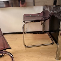 【直接引取限定・新宿区】おしゃれなガラステーブル＆クリアチェアの画像