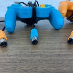 【ジャンク】ゲームキューブ コントローラー 3個セット オレンジ ターコイズブルーの画像