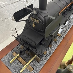 デアゴスティーニ 蒸気機関車 C57 完成品】 台座・アクリルケース付きの画像