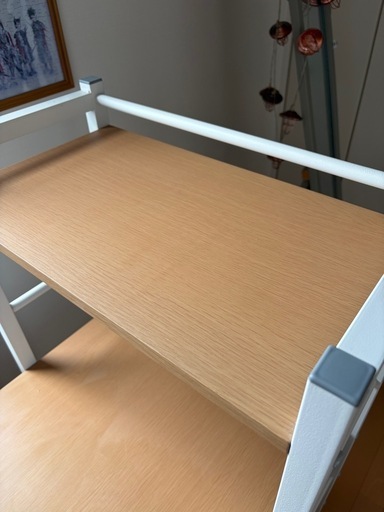 【値下げしました】ほぼ新品に近い 棚付きデスク