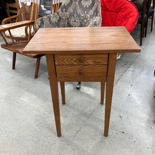 坂2602-1338 引き出し付き 木製 サイドテーブル キズ汚れ有り (ニュー