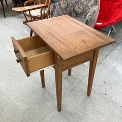 坂2602-1338 引き出し付き 木製 サイドテーブル キズ汚れ有り の画像