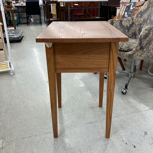 坂2602-1338 引き出し付き 木製 サイドテーブル キズ汚れ有り (ニュー