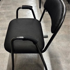 座椅子 腰掛け ブラック シンプルデザイン リビング 一人用の画像