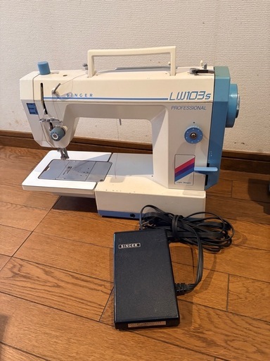 SINGER ミシン　
LW103s 職業用ミシン2台