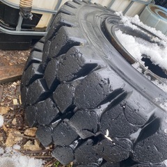 ホイールローダー　ノーパンクタイヤ　４本　中古品の画像