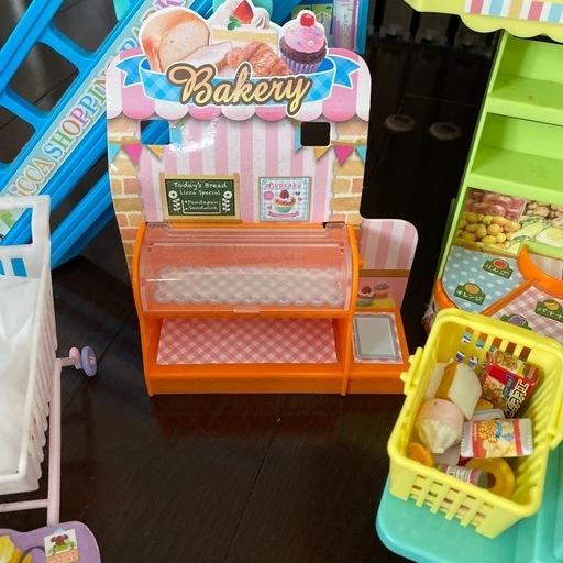 リカちゃんショッピングモールとフードコート