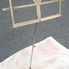 ☆折りたたみ譜面台 譜面台◆楽に扱える重量感の画像