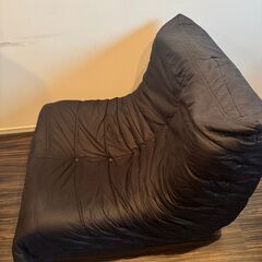 美品キャタピラーソファブラック２脚の画像