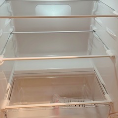 美品(使用回数:3回) 182ℓ冷蔵庫+7㌔洗濯機 の画像