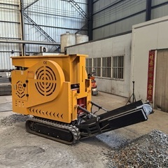 クローラー式ジョークラッシャー（自走式破砕機）の画像