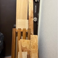 【500円お渡しします】【数日で処分予定】木材　木片　棚　DIY 工作の画像