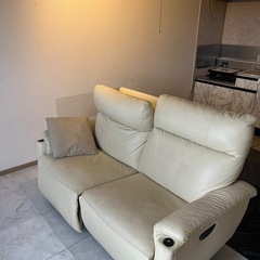 革製電動リクライニングソファーの画像