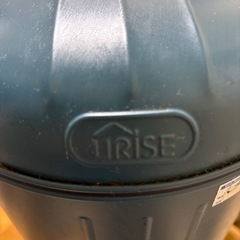 ゆっくり閉まるゴミ箱の画像