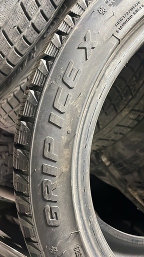 バリ山　225/45r17 2023年　4本　海外製　スタッドレス