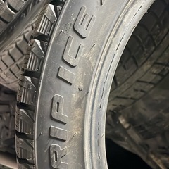 バリ山　225/45r17 2023年　4本　海外製　スタッドレスの画像