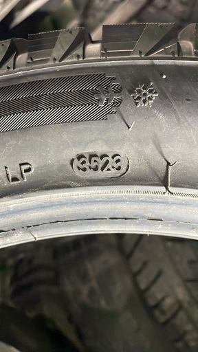 バリ山　225/45r17 2023年　4本　海外製　スタッドレス