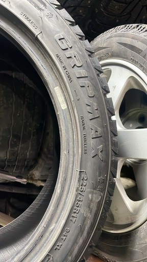 バリ山　225/45r17 2023年　4本　海外製　スタッドレス