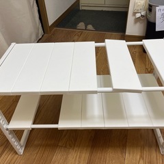 プラスチック製テーブルの画像