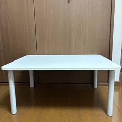 テーブル 白の画像