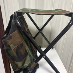迷彩柄椅子にもなるリュック🎒の画像