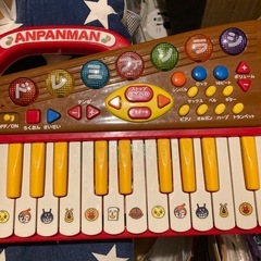 アンパンマンのボールとアンパンマンのピアノの画像