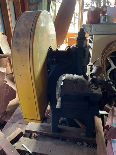 プレス機 工場機械  金属加工