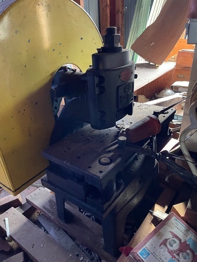 プレス機 工場機械  金属加工