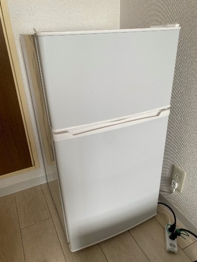 【再値下げ】2025年製　冷蔵庫 90L 2ドア 省エネ simplus (６ヶ月使用)