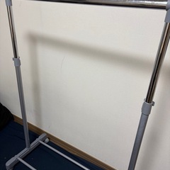 ハンガーラックの画像