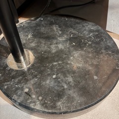 大理石 フロアランプの画像