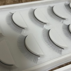 ①つけまつげの画像