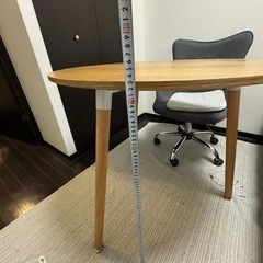 丸テーブルの画像