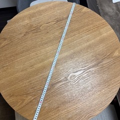 丸テーブルの画像