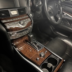 NISSAN FUGAハイブリッド車 の画像