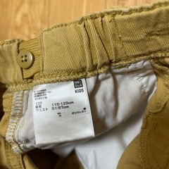 120 ユニクロ　イエローベージュ 長ズボンの画像