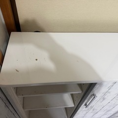 スライド式食器棚の画像