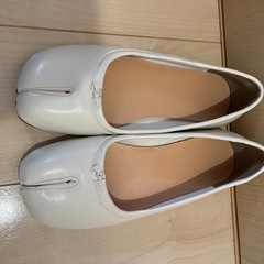 sakishimatokyo タビパンプス フラットシューズ ホワイト Mの画像