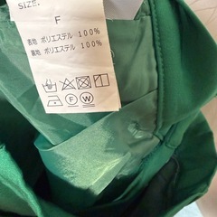 グリーン カラーパンツの画像