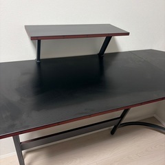 ゲーミングデスクの画像