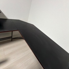 ゲーミングデスクの画像